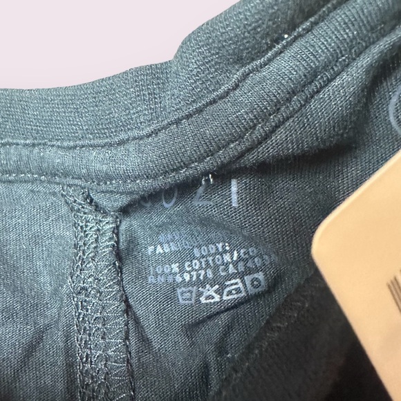 NWT Toddler Set Of Two Cozi Basic Crewneck Tee Shirts Black And Camel Size 4T - Picture 9 of 11